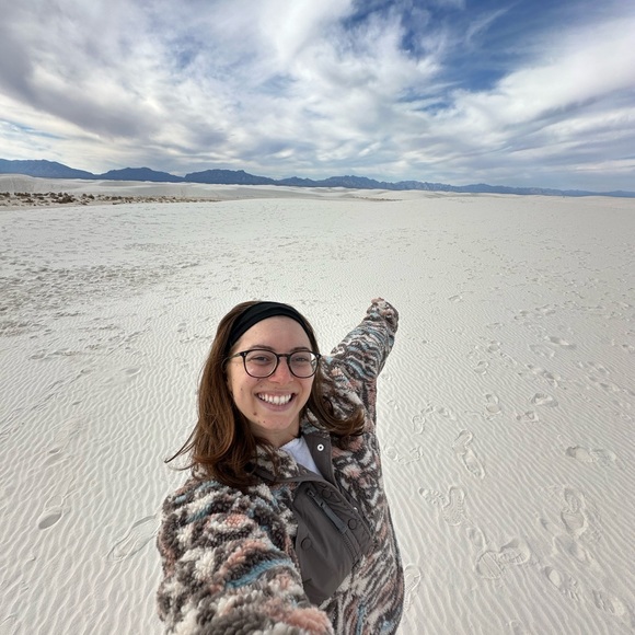 Meet your Posher, Gabriella - Picture 1 of 1